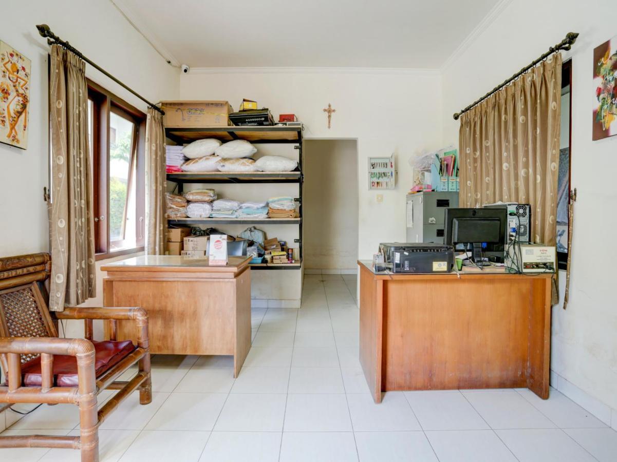 Oyo Flagship 90754 Alamanda Guesthouse Denpasar  Bagian luar foto