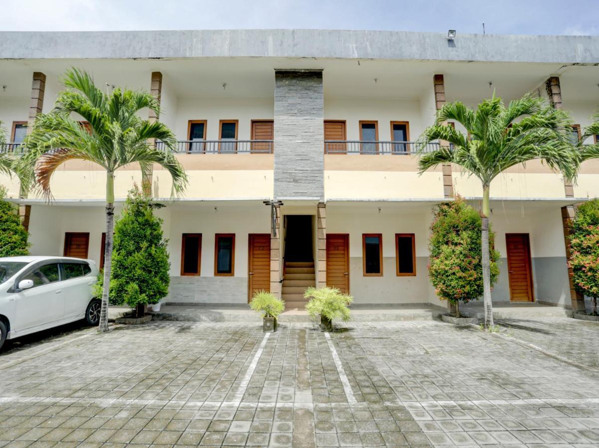 Oyo Flagship 90754 Alamanda Guesthouse Denpasar  Bagian luar foto