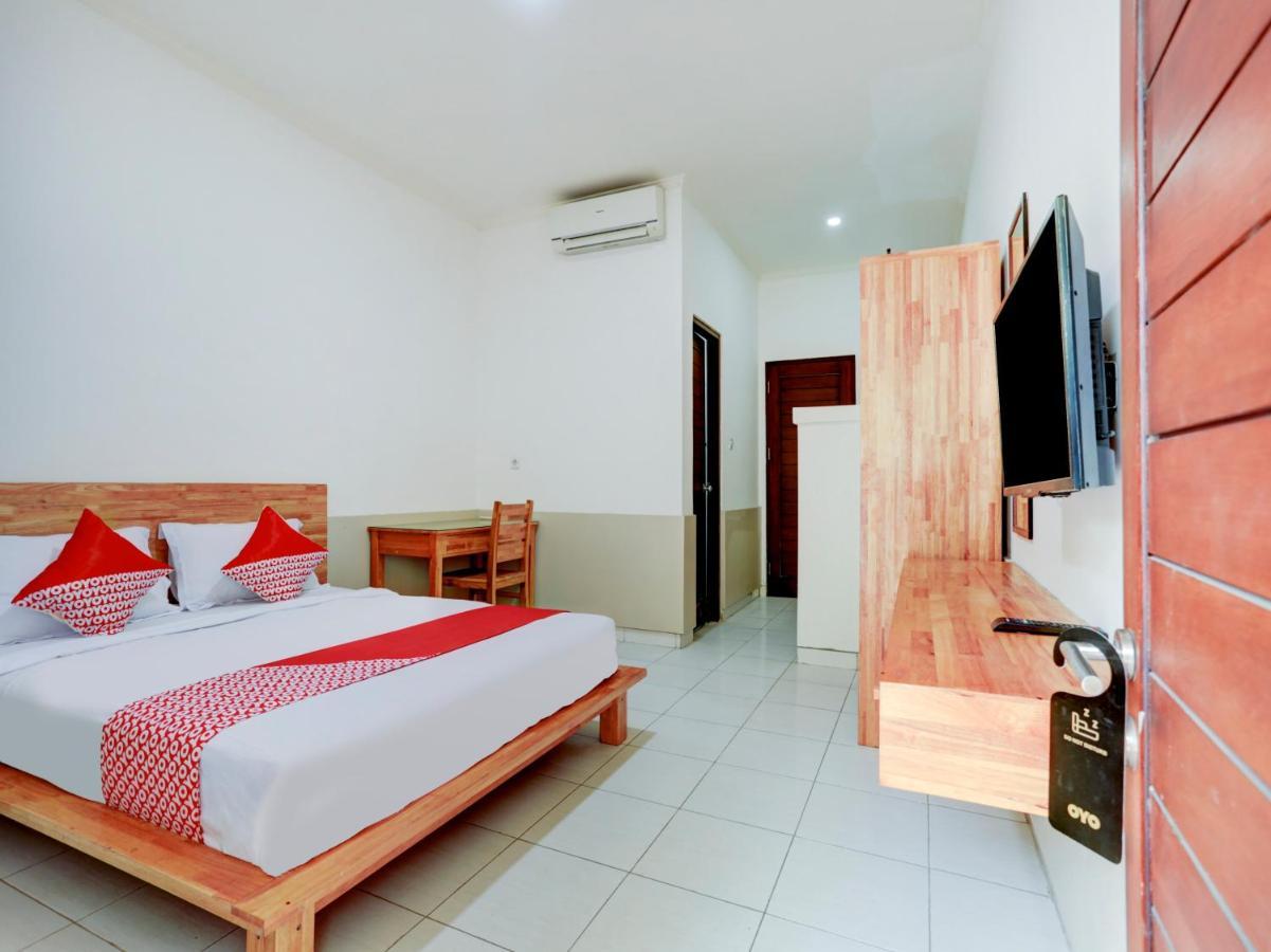 Oyo Flagship 90754 Alamanda Guesthouse Denpasar  Bagian luar foto