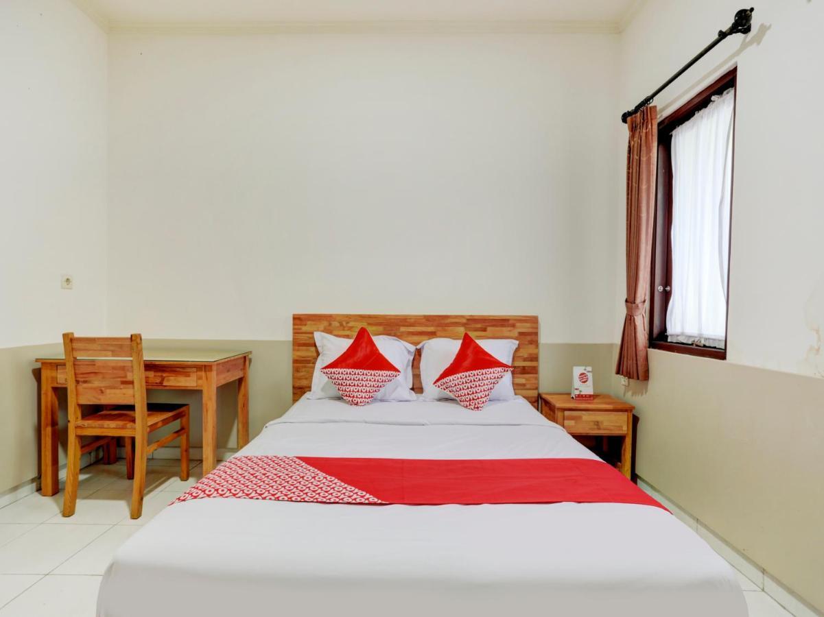 Oyo Flagship 90754 Alamanda Guesthouse Denpasar  Bagian luar foto