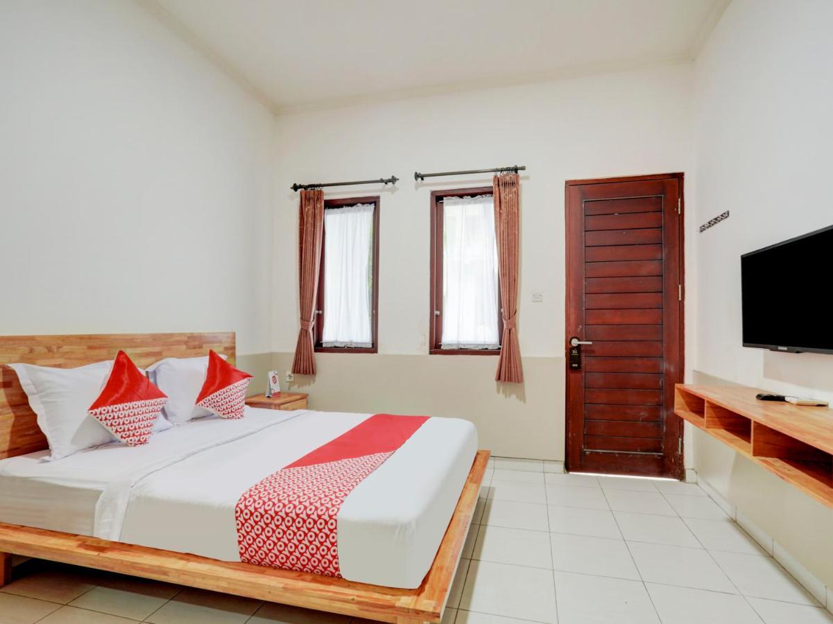 Oyo Flagship 90754 Alamanda Guesthouse Denpasar  Bagian luar foto